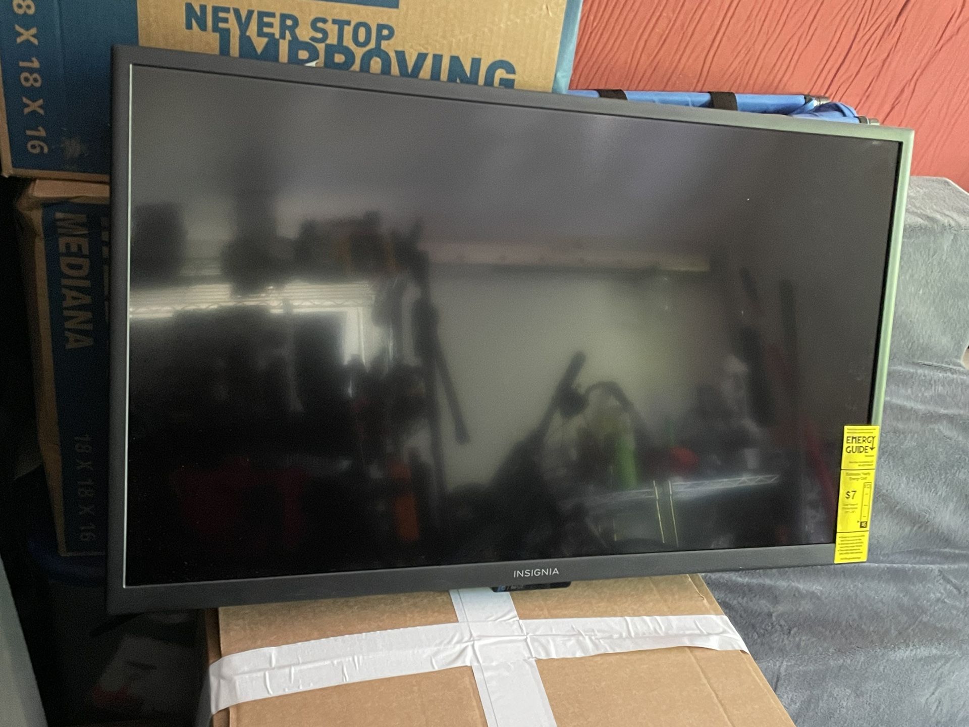 Insignia 32” TV
