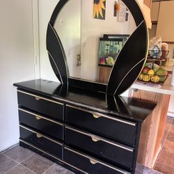 Dresser With Mirror
