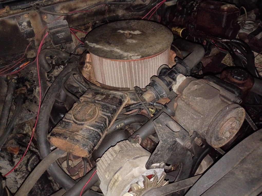 1980's GMC Sierra w Dually Rear End