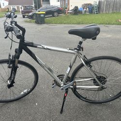 Gary Fisher hybrid bike. Suze XL