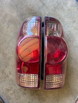 2007 Toyota Tacoma Tail Lights
