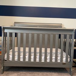 Baby Crib with Mattress 