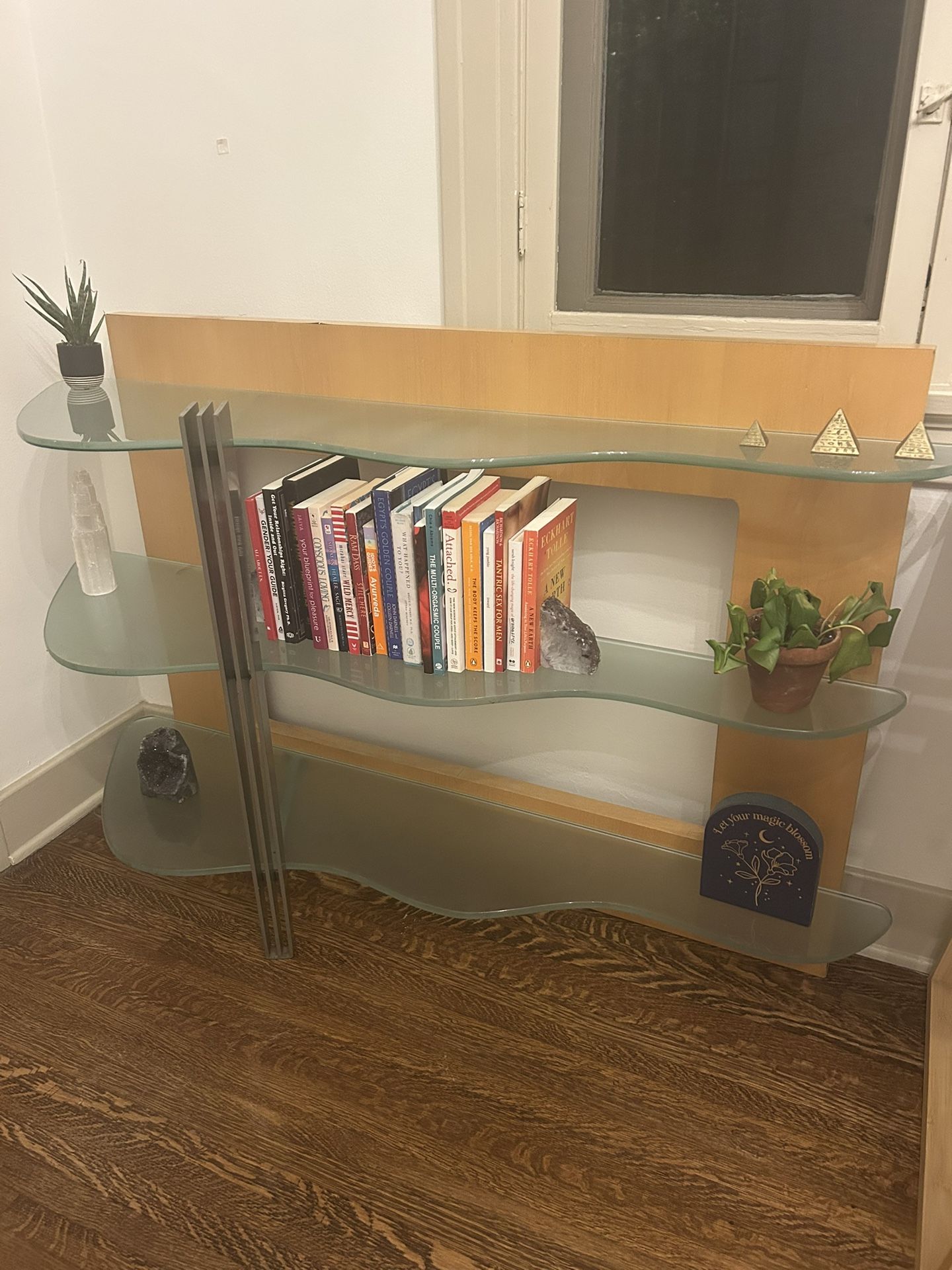 Modern Glass & Wood Bookshelf – 4.5ft Glass Shelves, Wavy Design