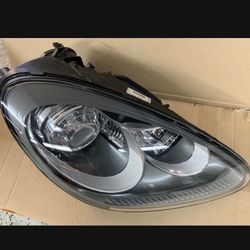 2011 Porsche Cayenne Headlight Right Side