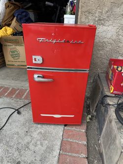 Frigidaire Retro 3.1 Cu ft Two Door Compact Refrigerator with Freezer Red