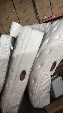 Mattress king with boxes 100 each