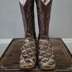 Size 8 original pirarucu square toe boots