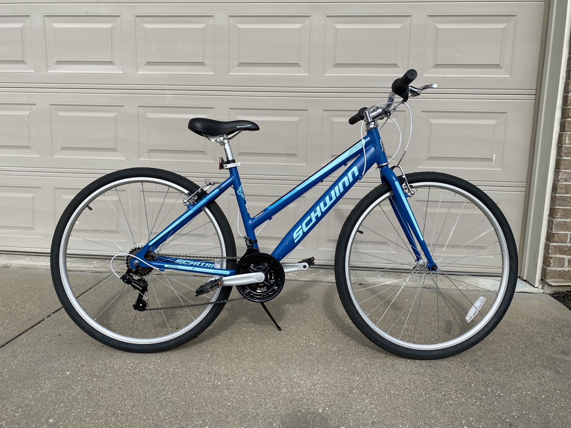 Women’s Bicycle Schwinn Pathway 700cc Bike 18 speed