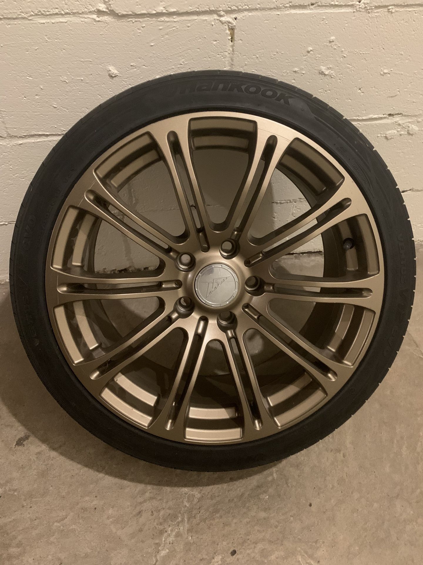 Hankook Ventus V12 EVO 225/40 ZR18 92Y