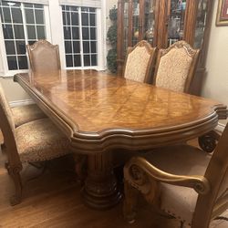 Upscale Table And Chairs 
