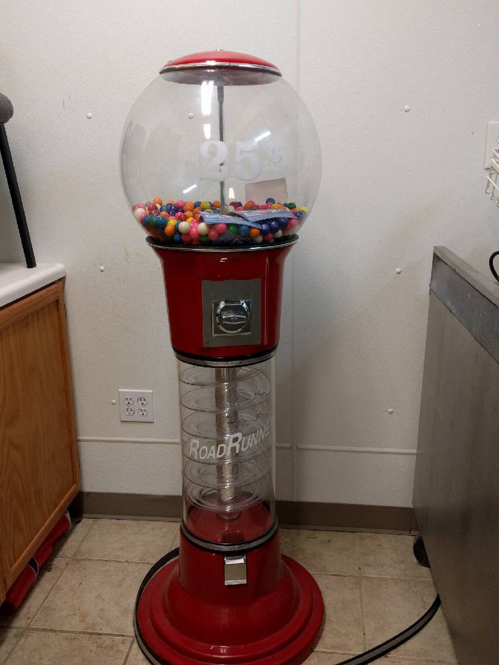 Roadrunner Spiral Gumball Machine