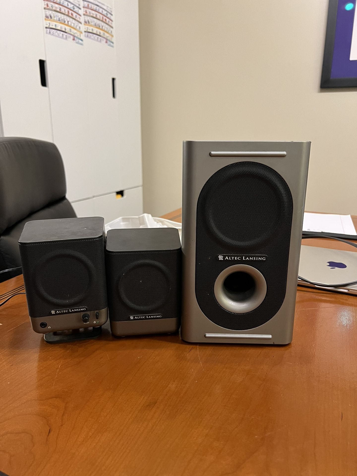 Altec Lansing 221 computer speaker 