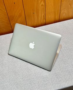 Apple MacBook Air 13” i5/8GB/256GB SSD $180