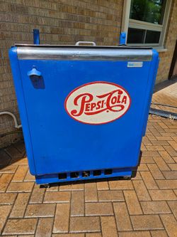 Circa 1960 -PEPSI COOLER