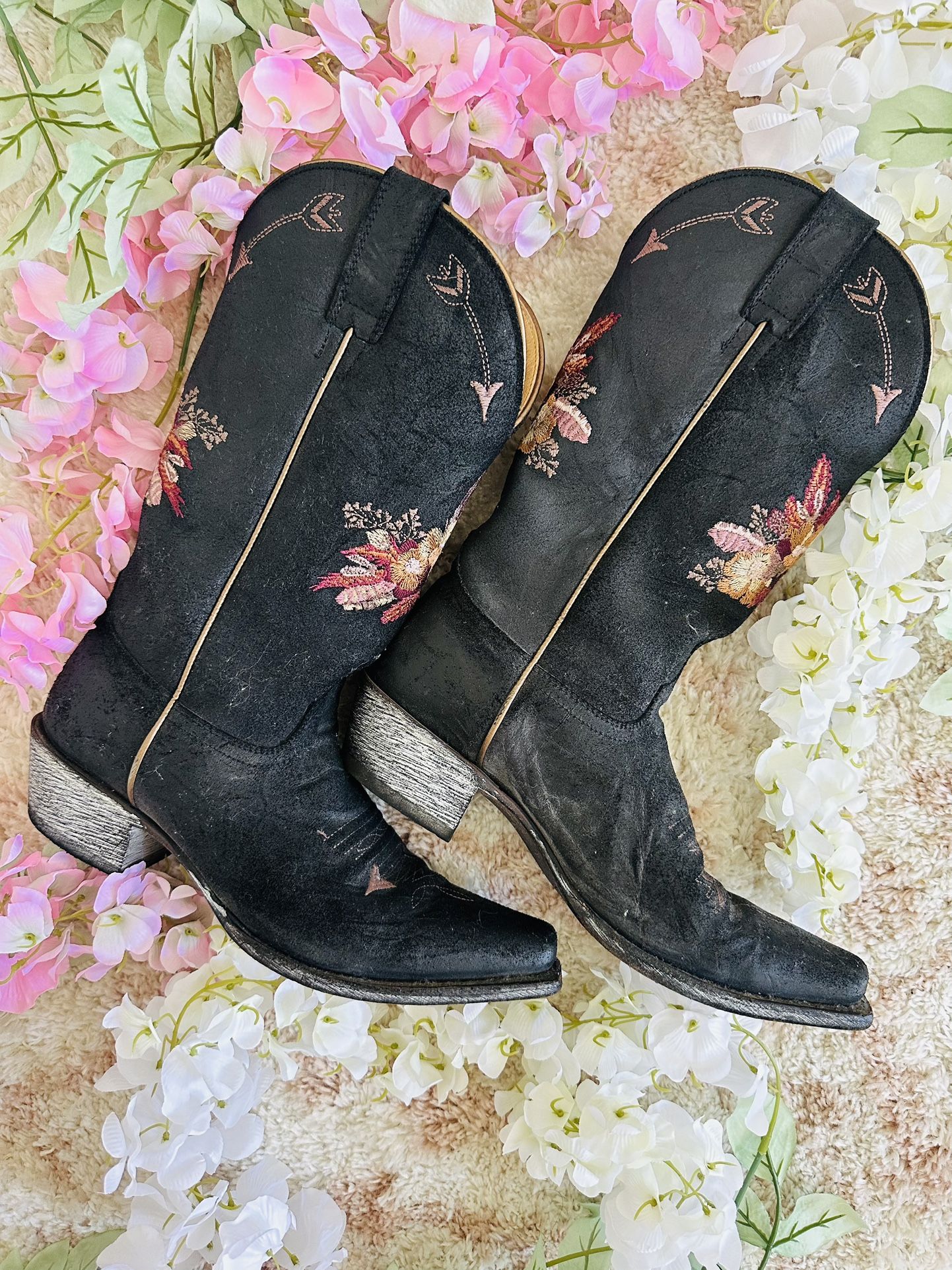 Shyanne Black Floral Cowgirl Coachella Boots | Women’s Size 8.5 | Color Black 