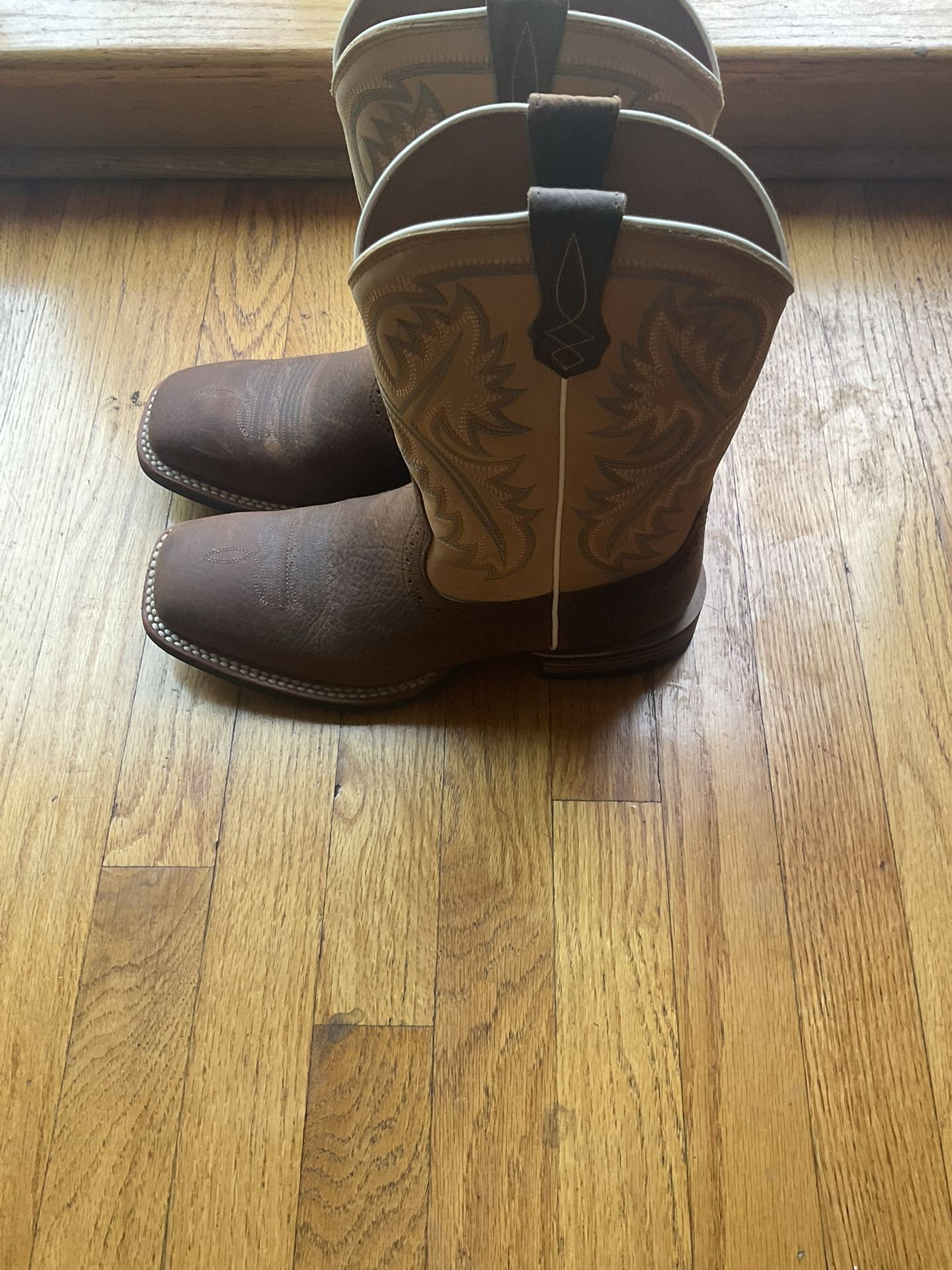 boots 8.1/2 ARIAT NEW