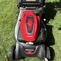 Lawnmower Honda HRN216 Gas Lawn Mower Self Propelled