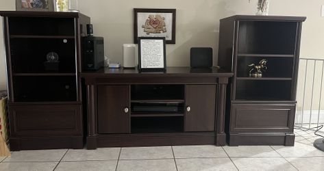 Entertainment Center TV 