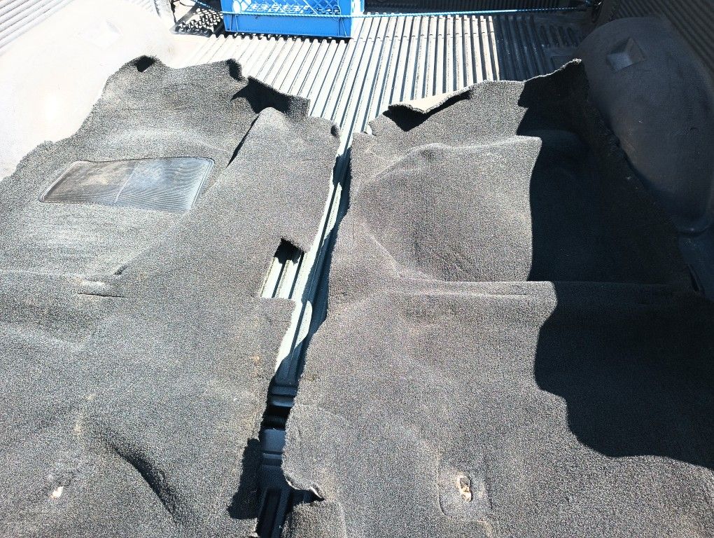 1(contact info removed) Jeep Cherokee XJ Carpet Fairly New