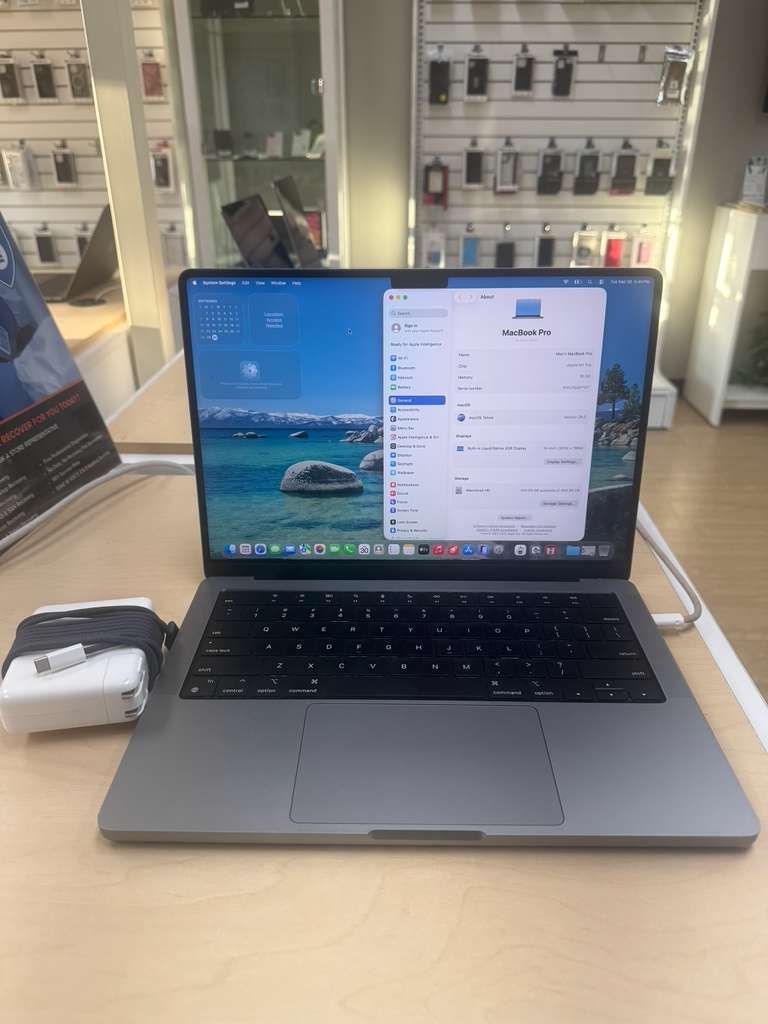 Macbook Pro 14 M1 8 Core CPU 16GB RAM 512GB SSD