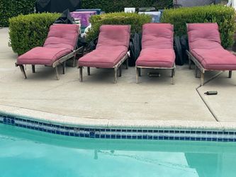 4 Pool lounge chairs with cushion, outdoor cover and towel covers