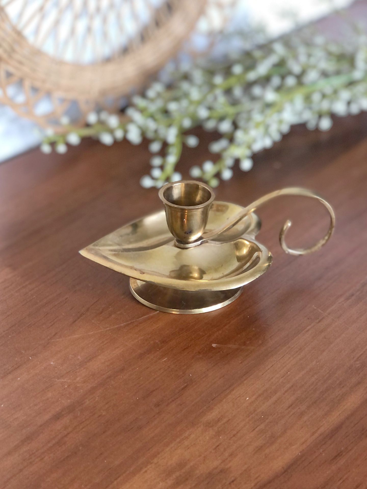Vintage brass heart candle holder with handle / 5.5”x3.5” (including handle)