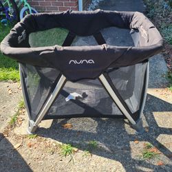 Small play pen
