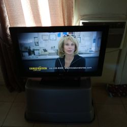 32-in Works Good Comes With Remote $40