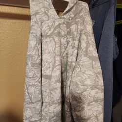 Sweater (Almost brand new)