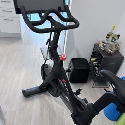 Peloton 3rd Generation With Two Pairs Of Shoes And Yoga Mat