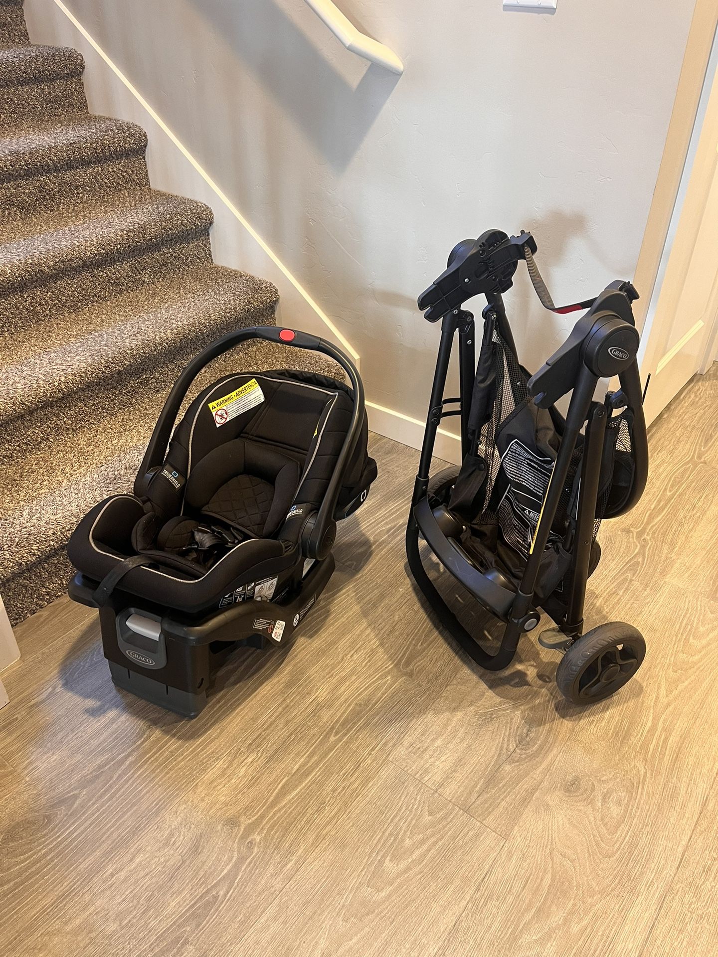 GRACO Car Seat + Stroller + Base