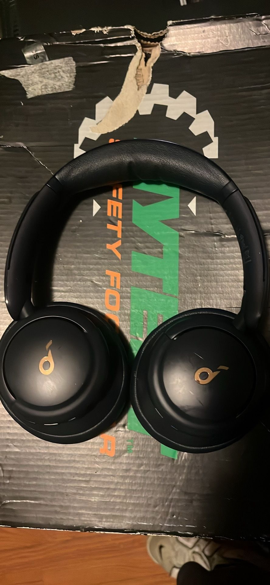 Headphones 