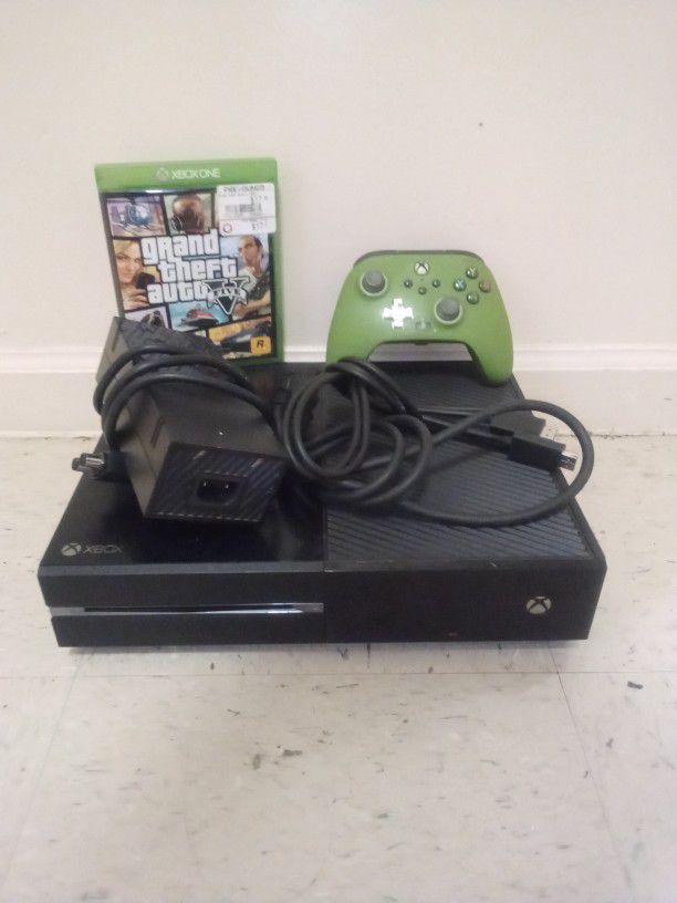 Xbox1 + 1 Game & 1 New Cord Controller 