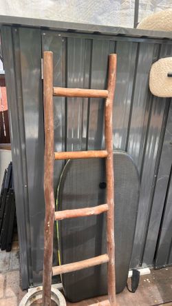 Wooden blanket holder