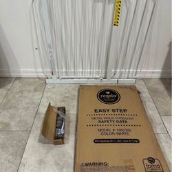 Wide Pet Gate / Baby Gate - Fits Openings 29” - 38.5”