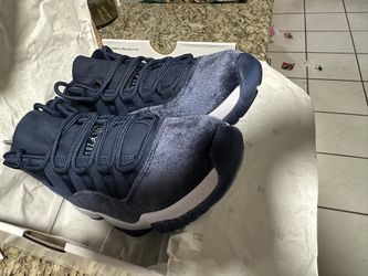 Jordan Xi Navy Blue Suede Size 5