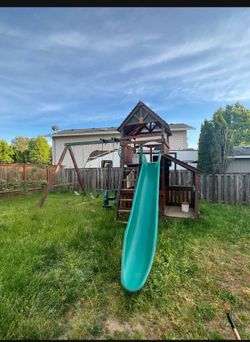Outdoor play structure great condition