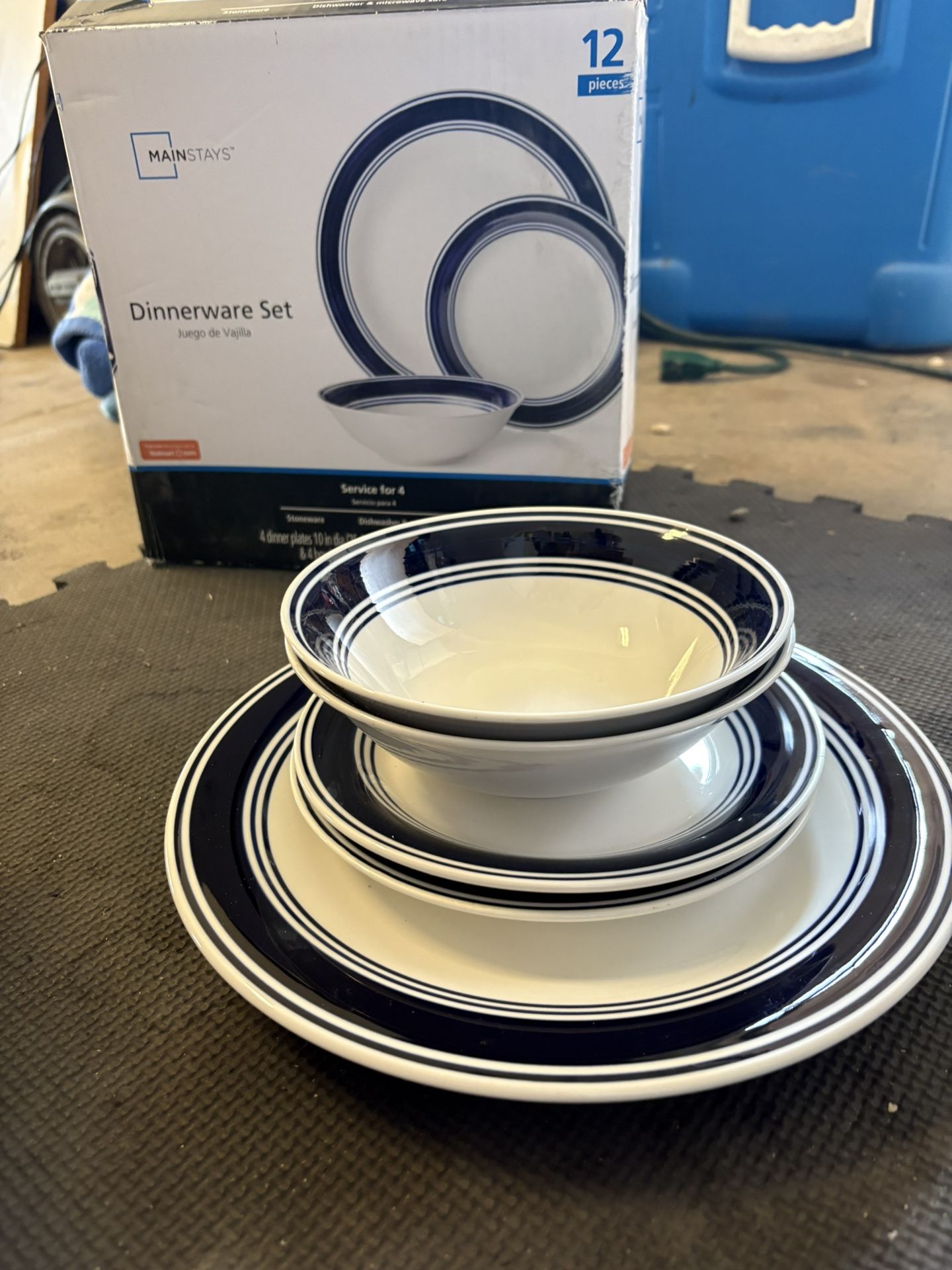 Dinnerware Set