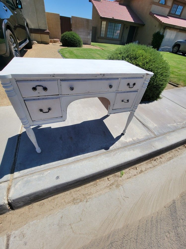 Vanity/ Desk for Sale in Indio, CA OfferUp