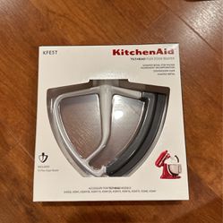 KitchenAid Tilt Head Flex Edge Beater for Sale in Cresskill, NJ