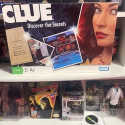 Hasbro CLUE DISCOVER THE SECRETS Family board game 2008 mystery night NEW sealed 