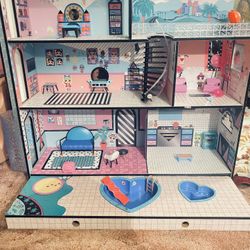 LOL Doll House, Two Sided With Acc.