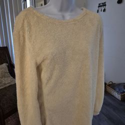 NEW VANILLA  CREAM FLEECE... WARM & BEAUTIFUL SWEATER!