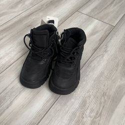 Kids Snow Boots Size 9 1/2 -Botas Para La Nieve 