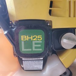 John Deere Bh25le  Hand Held Leaf Blower  Four Stroke  .No Mix Oil  Is Used In This Blower 