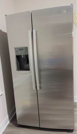 For Sale: Like-New GE Stainless Steel Refrigerator – Only 1 Year Old