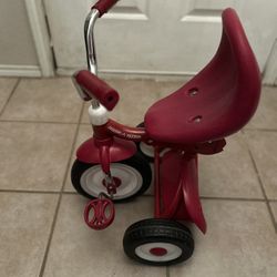Charming Traditional Kids Tricycle – Perfect for Your Little Adventurer!