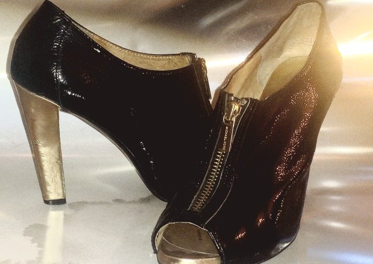 MICHAEL KORS PATENT LEATHER HEELS