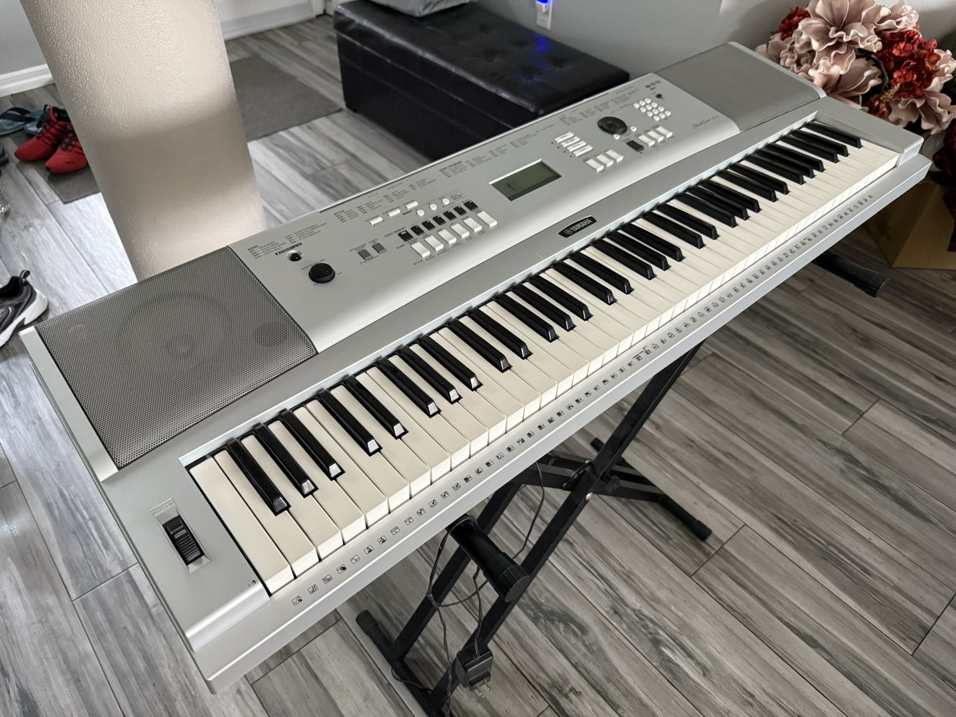 Yamaha Piano Portable Grand DGX-230