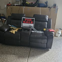 Electric Reclining Sofa.